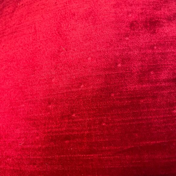 Pier 1 Red Velvet Throw Pillow Set of 2 Glam Accent Square Removeable Zip Cover - Picture 4 of 11